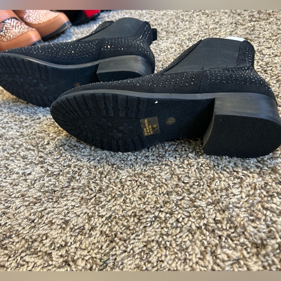 Sparkling Booties - Picture 3 of 4